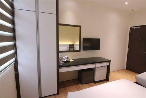 The V Hotel
