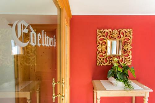 Hostal Hotel Garni Edelweiss