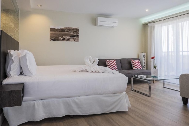 Hostal La Caleta Bay