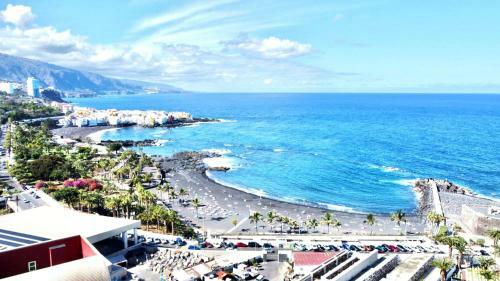 Apartment With Ocean Views In Playa Jardin