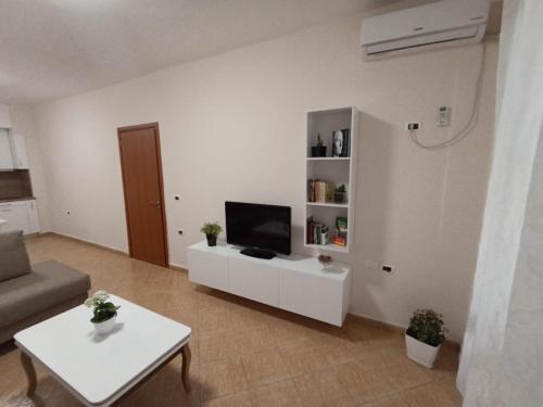 Serene Apartment Next To The Beach.