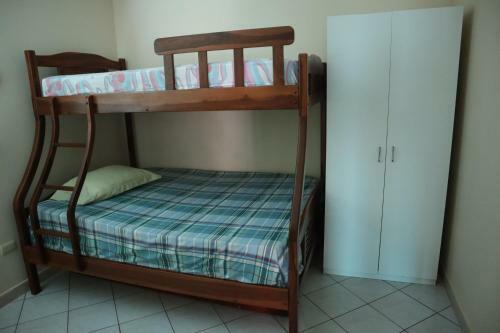 Apartamento de 4 Dormitorios, Piscina Y 2 Parqueo