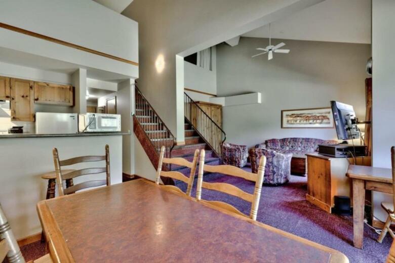 Nancy Greene's Cahilty Lodge - Hotel Room