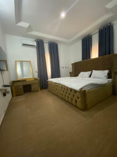 Bed & Breakfast Lavish Guest House
