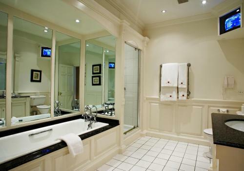 Rowton Hall Hotel And Spa