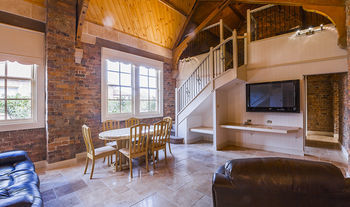 Lodge Black Gold Country Cabins