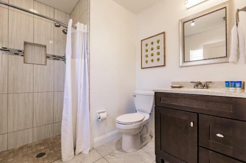 3br/2ba Home W/ Pool - 1 Mile From Beach