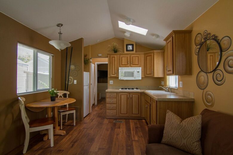 Lodge Arden Acres Executive Suites & Cottages