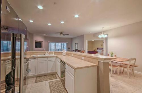 Apartamento Spacious Lakefront Condo With Community Pools!