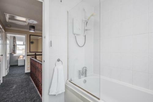 Spacious 3 Bedroom House!free Packing!free Wifi!