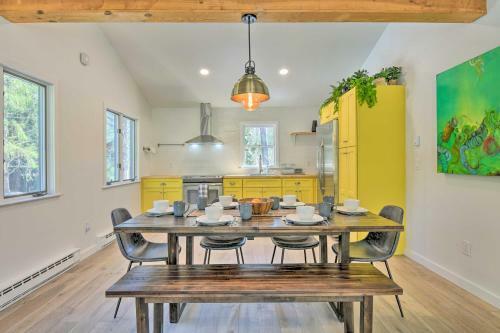 Modern Monticello Home With Hot Tub And Pond