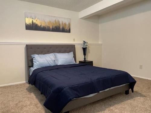 Cheerful, Bright, And Quiet Home Mins From Uptown Pet Friendly