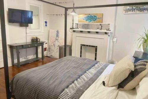 Bright Top-floor-corner-unit With View And Very Spacious