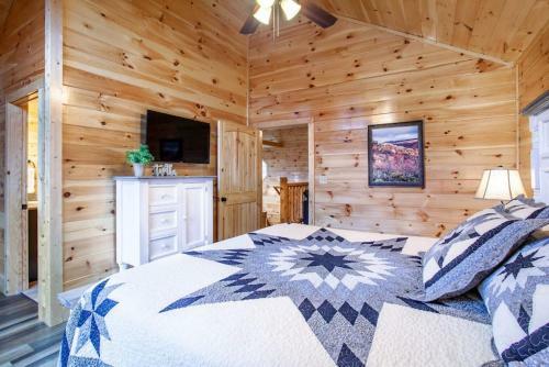 Swimming Bears Lodge Two Cabins With Pools And Hottubs