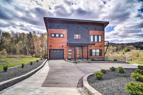Spacious Sevierville Home With Private Hot Tub!