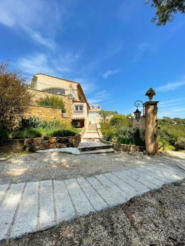 2 Room Apartment With Terrace - Montauroux