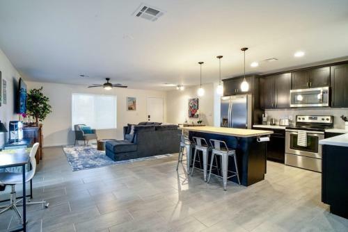 Stunning N Phx Home With Htd Pool And Gameroom
