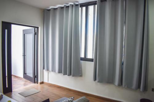 Apartamento Departamento En Zona Dorada !