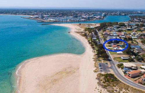*new* Exclusive Beachfront Home With Pool & Views