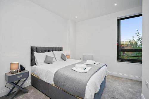 Immaculate And Modern 2 Bedroom Apartment In Slough