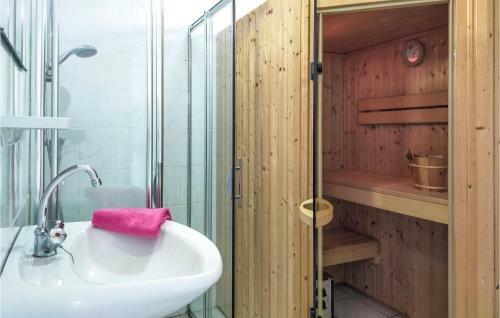 Stunning Home In Vlagtwedde With Sauna, Wifi And 3 Bedrooms