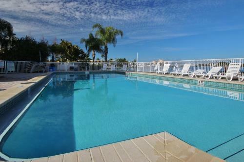 Palms Of Treasure Island 208