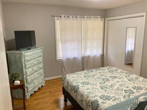3 Bed 1.5 Bath Central Location, 11 Min To Base
