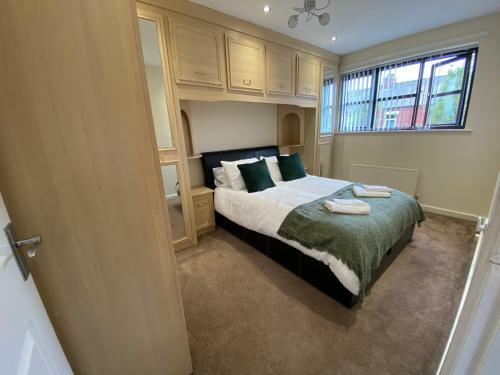 Apartamento Comfortable Manchester House With Conservatory & Parking