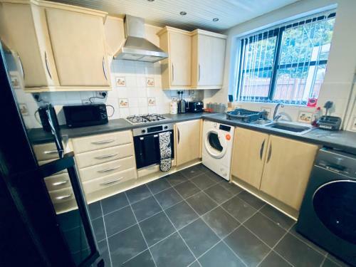 Apartamento Comfortable Manchester House With Conservatory & Parking