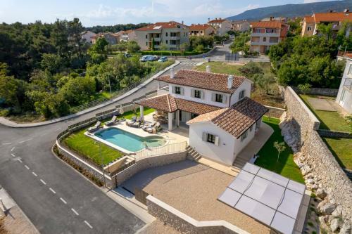 Villa Leucolea With Pool
