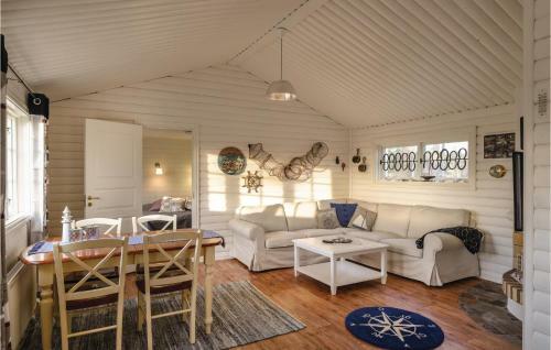Three-bedroom Holiday Home In Animskog