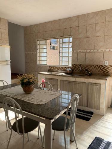 Casa Com Ar Condicionado Perto Da Bas�lica Com Garagem