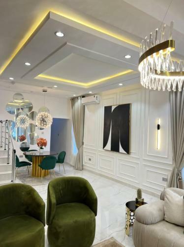 5 Bedroom Fully Detached Serviced Apartment