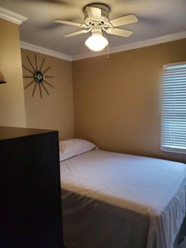 A Crystal Beach Cottage -rent All Year- Since 2010