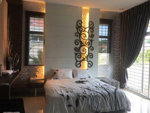 Luxury 4 Designed Bedrooms Bungalow# 100mbps Unifi