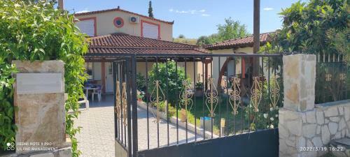 Liland Summer Cottage Lefkandi
