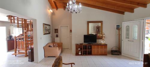 Liland Summer Cottage Lefkandi