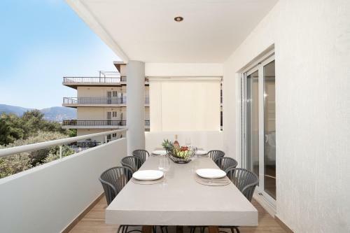 Blue Avra Apartment (Near The Beach)