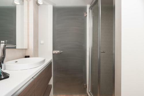 Blue Avra Apartment (Near The Beach)