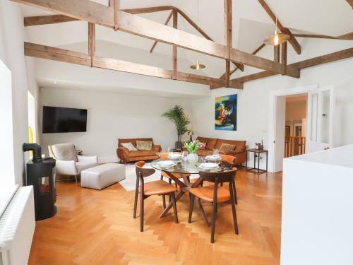 Apartment 3 Royal Dart