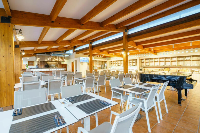 Oassium Hotel At Estival Park