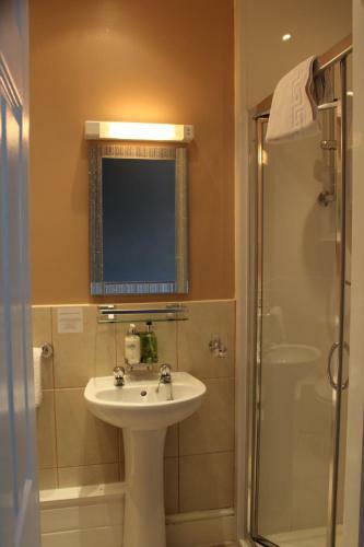 Hostal Clifton Villa Guest House