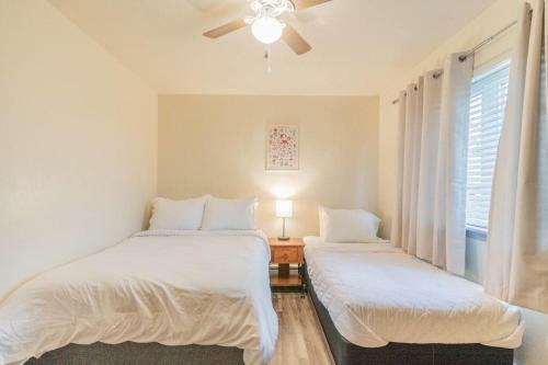Hostal Centrally Located Coffee Bar And Comfort