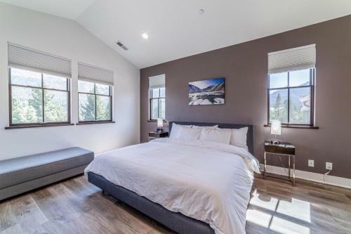 #519 Luxurious New Build, With Mountain Views