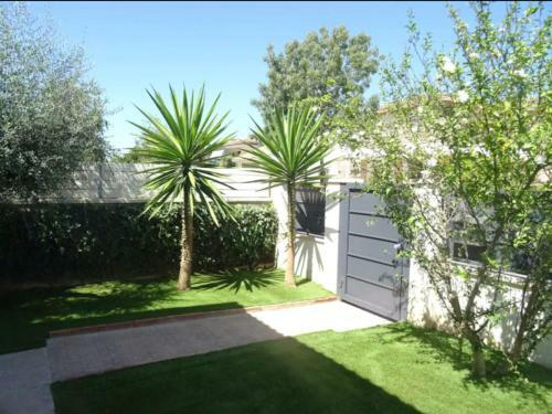 Villa With Garden Next To The Beach