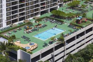 Hotel Aston At The Waikiki Banyan