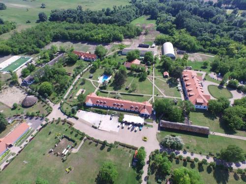 Sarl�spuszta Club Hotel