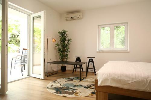 Studio Apartment Gea - Peaceful & Quiet - Queen Bed, Modern, Parking