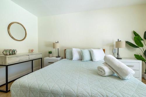Spacious Pool Home With Putting Green, Sleeps 18!!