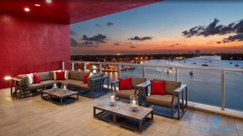 Posada 5 Beachfront Resort Rooftop Pool Hollywood Beach Broadwalk